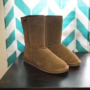 NWOT MINNETONKA Olympia Short Tan Boot Size 10